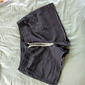 Vuori Women's Vintage Ripstop shorts in charcoal